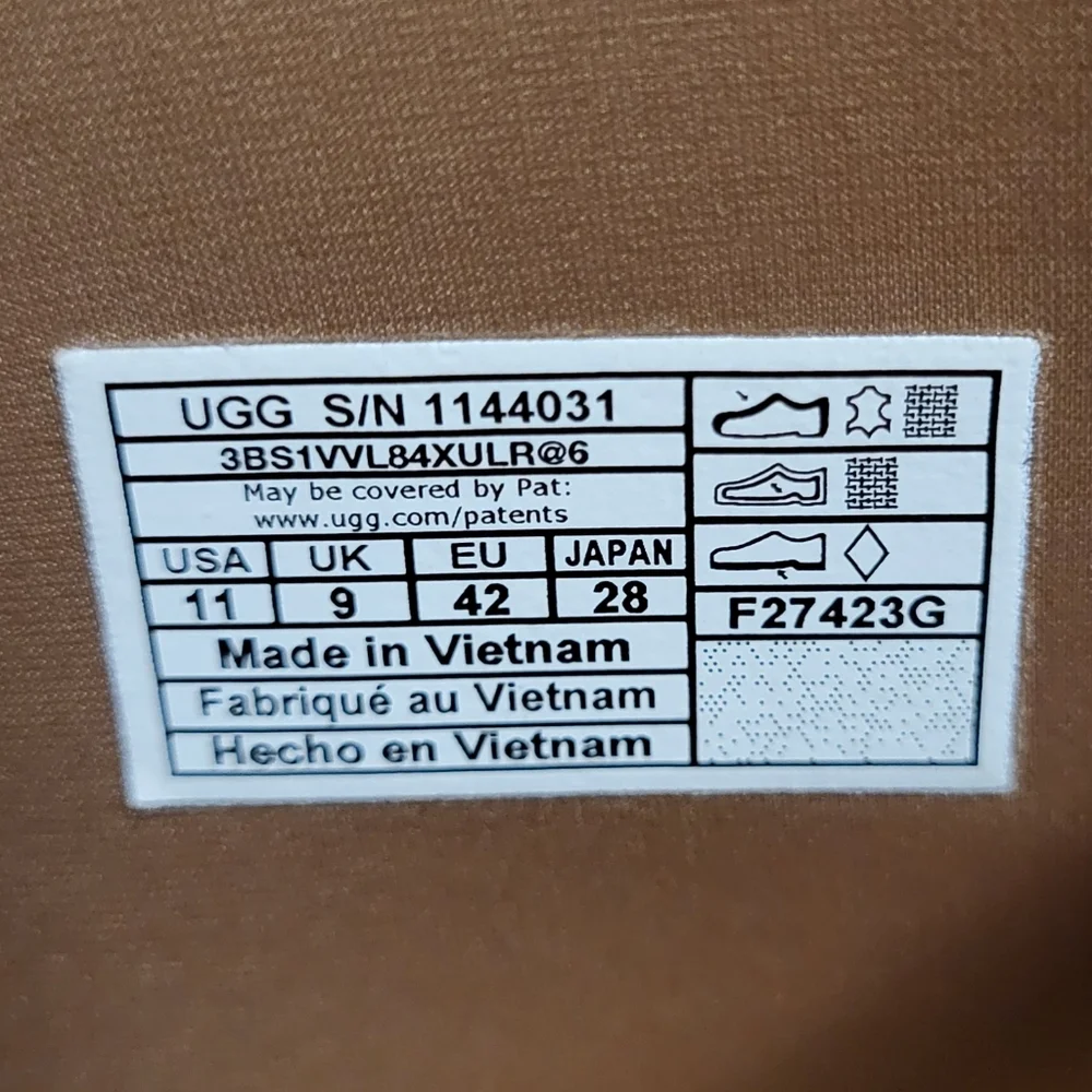 NWOB UGG Tan Classic Dipper Platform Boots Size 11
